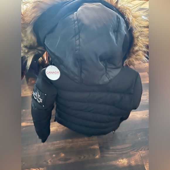 Canada Weather Gear Girl Full Zip Puffer Jacket with removable fur hood - Picture 3 of 13